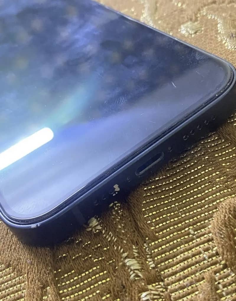 Apple iPhone 13 5