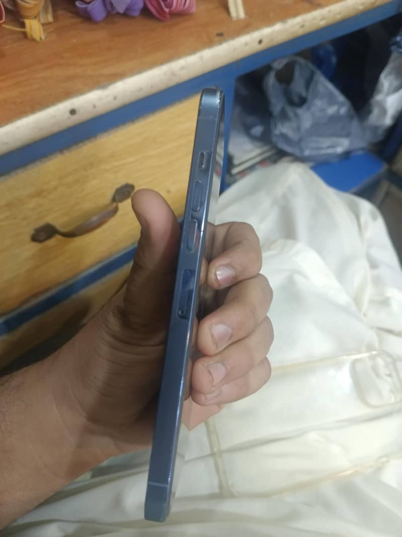 Apple iPhone 13 Pro Max 4