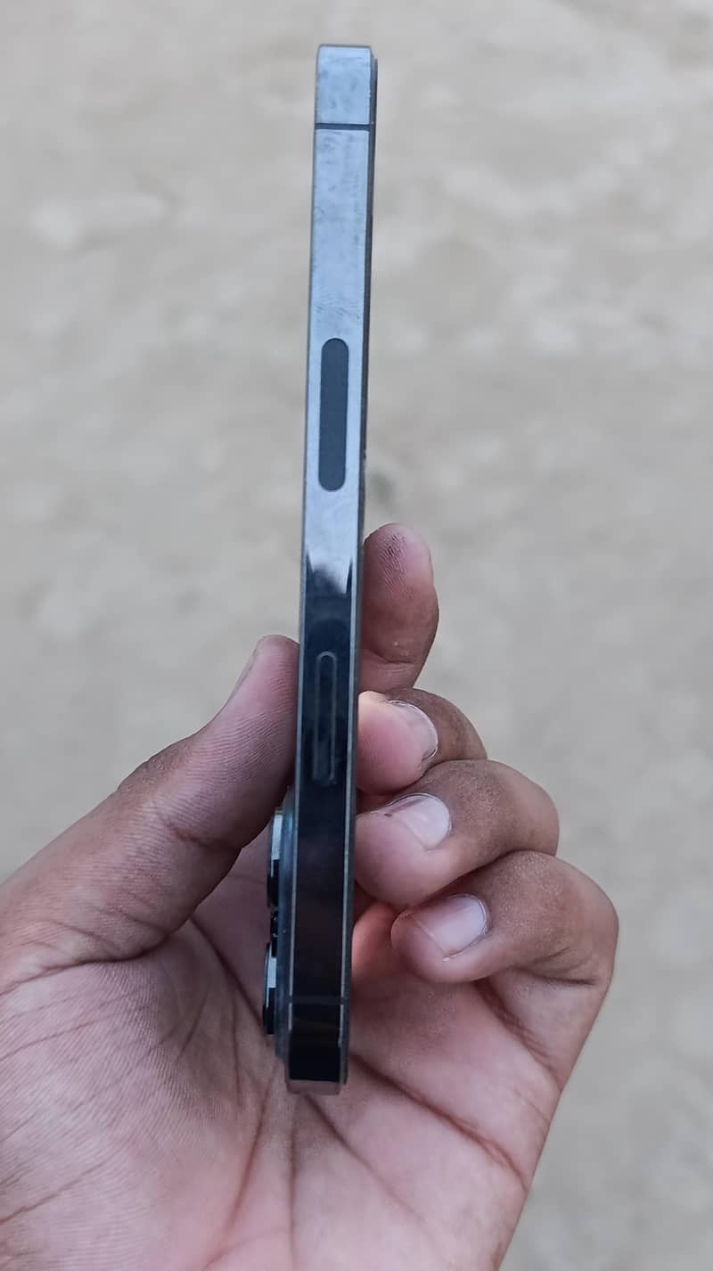 Apple iPhone 13 Pro 4