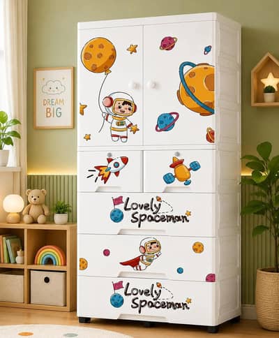 Kideez wardrobe - Spaceman print