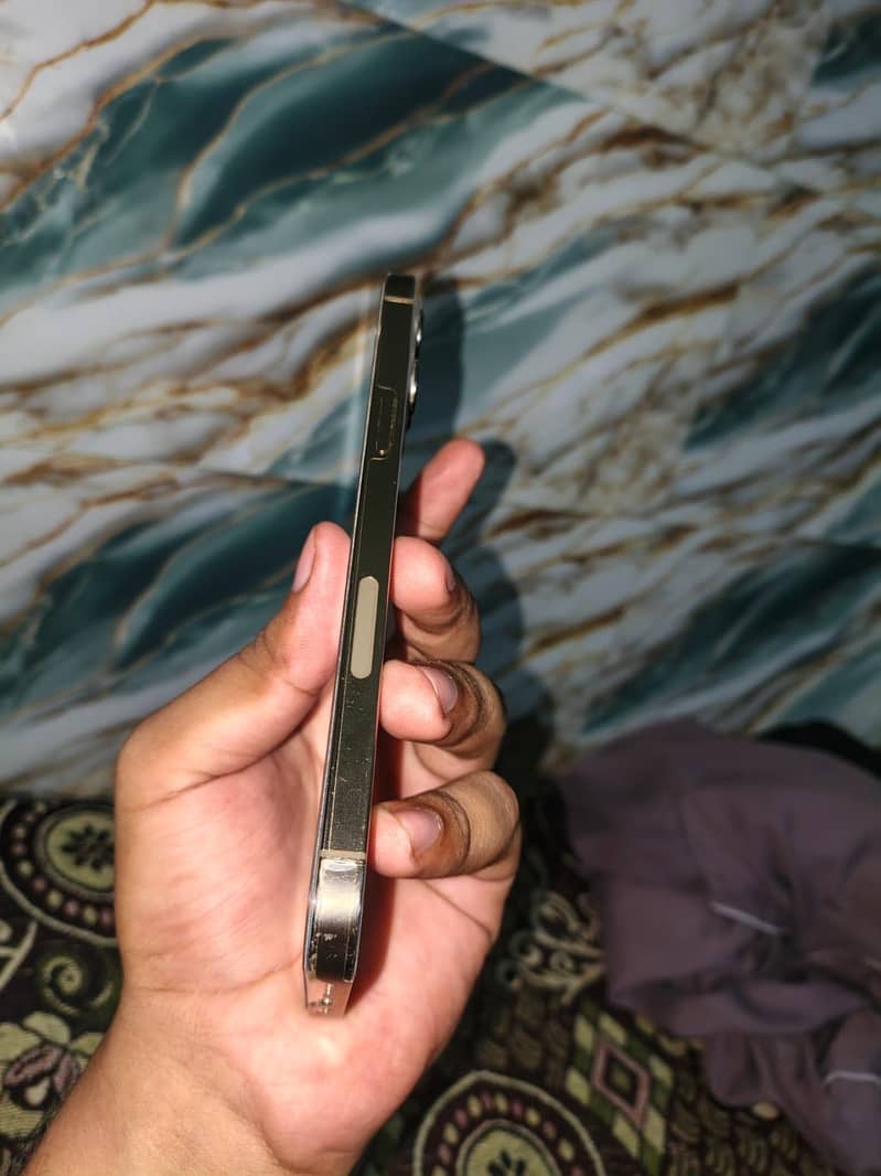 Apple iPhone 12 Pro Max 3