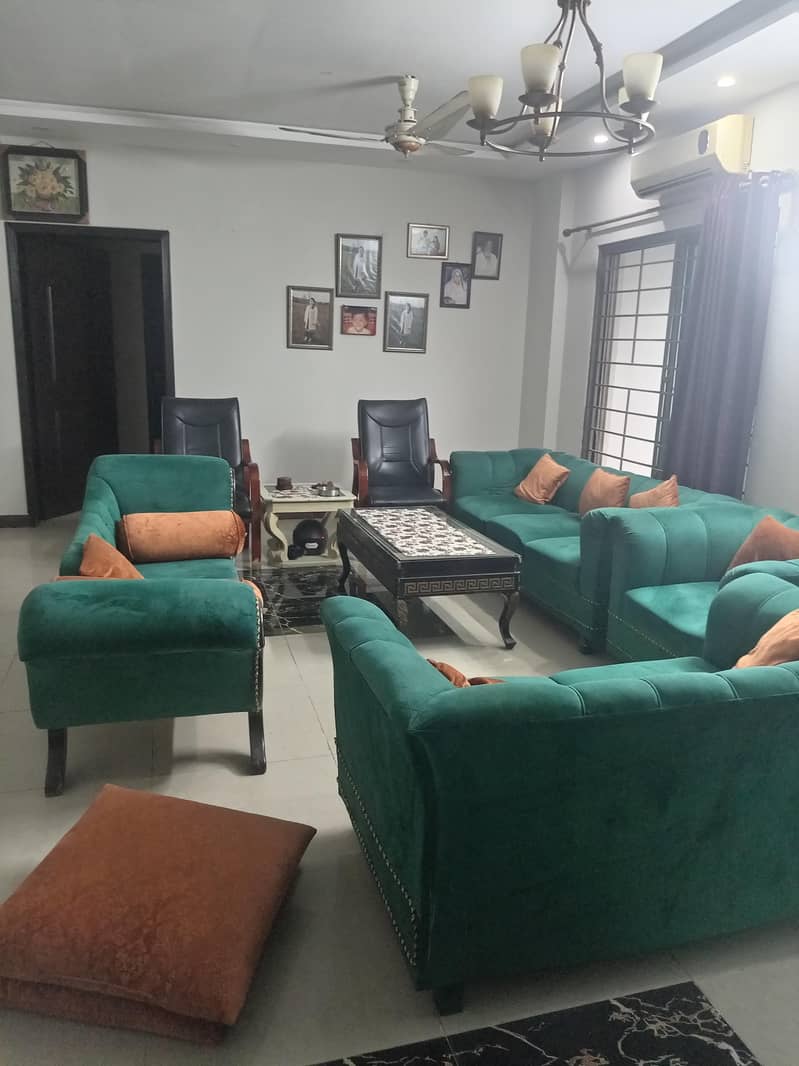sofa set available without deewan. 1