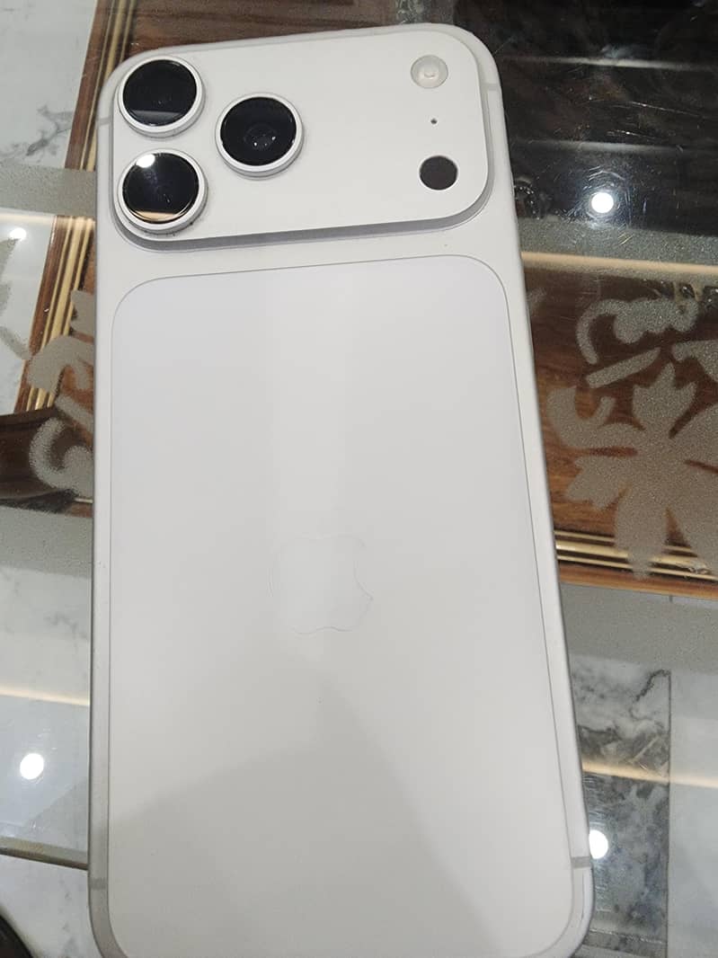 Apple iPhone 17 Pro Max 1