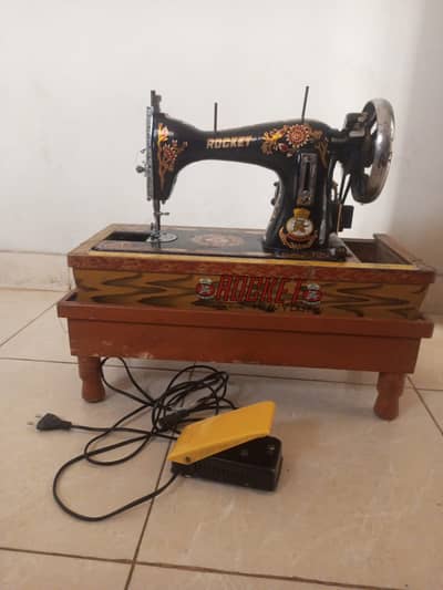 Luxury High-Quality Used Sewing Machine – Excellent Condition