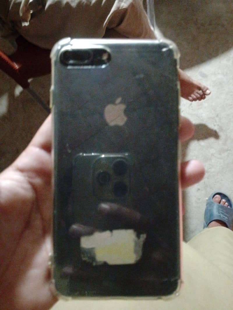 Apple iPhone 8 Plus 1