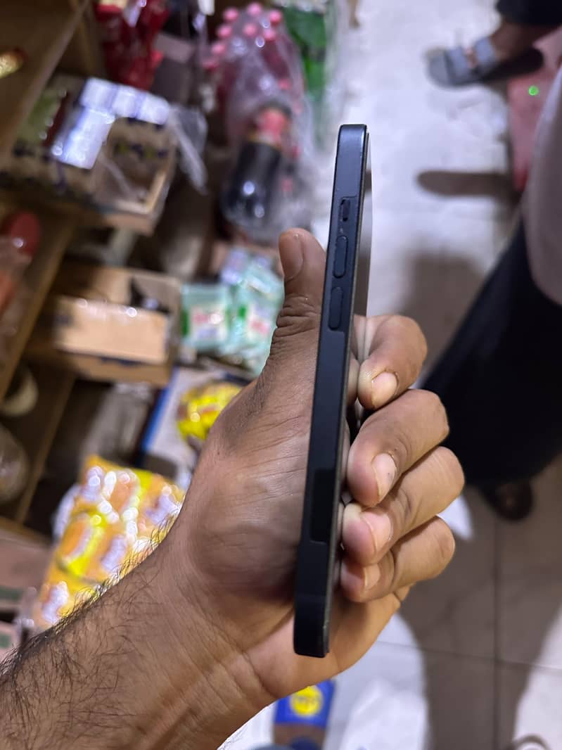 Apple iPhone 14 4