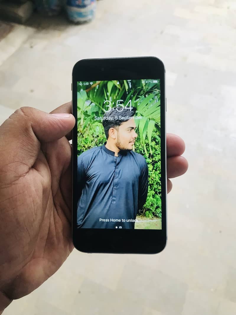 Apple iPhone 6S 1