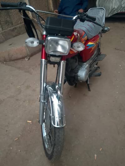 Honda 125 Euro II (2013/14) Karachi no Golden Number (4141)