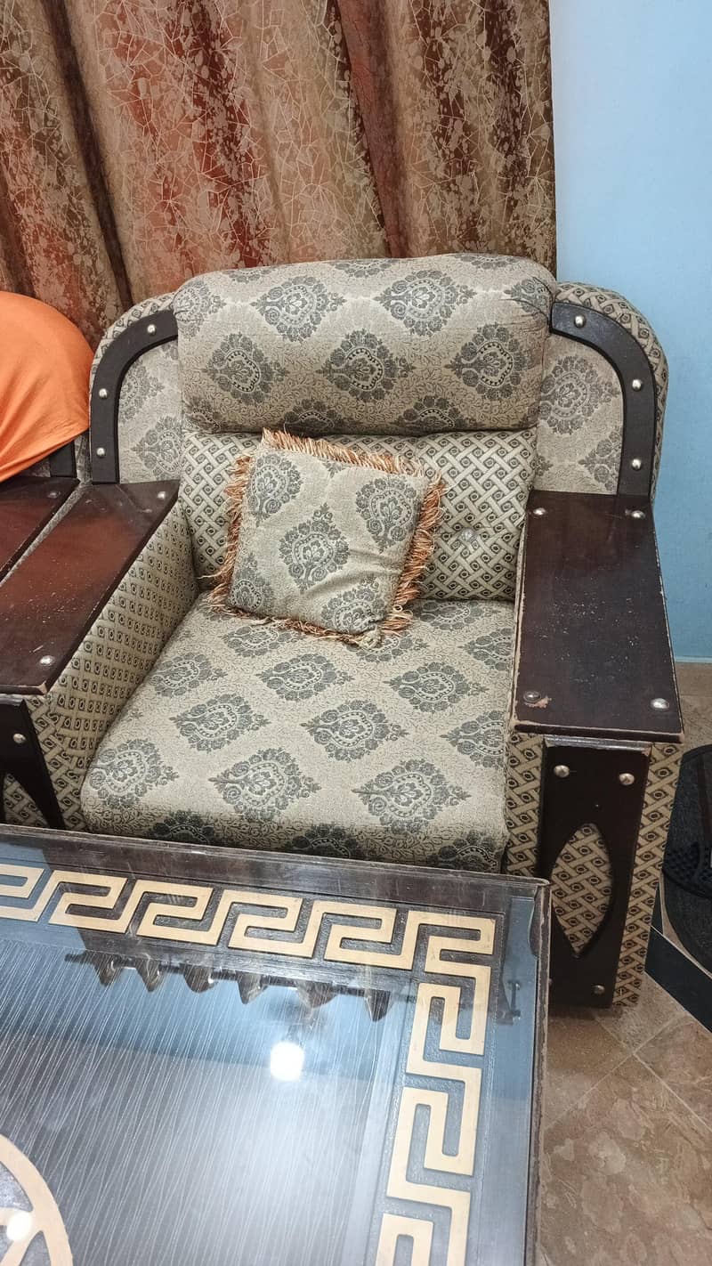 beautiful sofa set with table 7