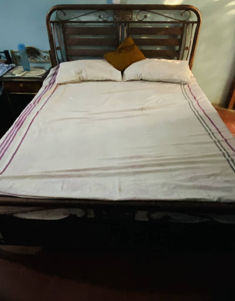Iron Bed 0