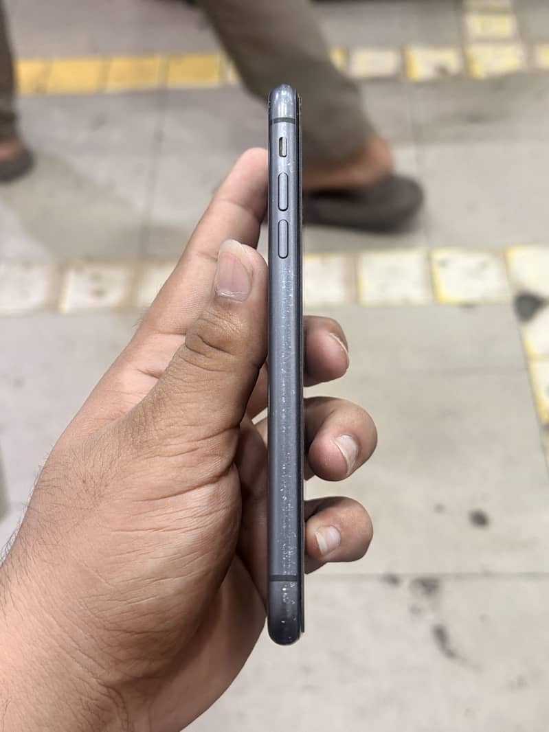 Apple iPhone 11 3