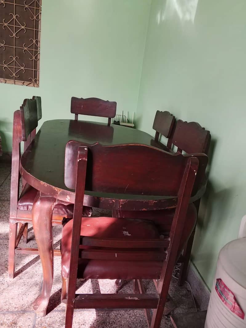 Dining table 0