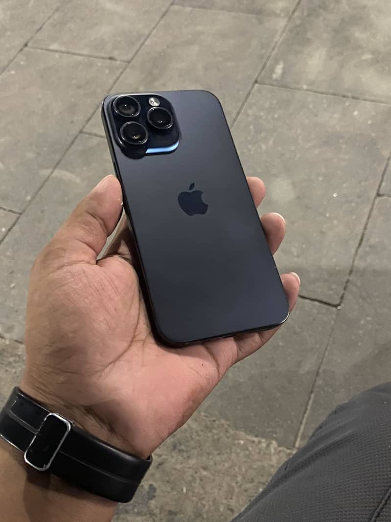 Apple iPhone 15 Pro Max 0