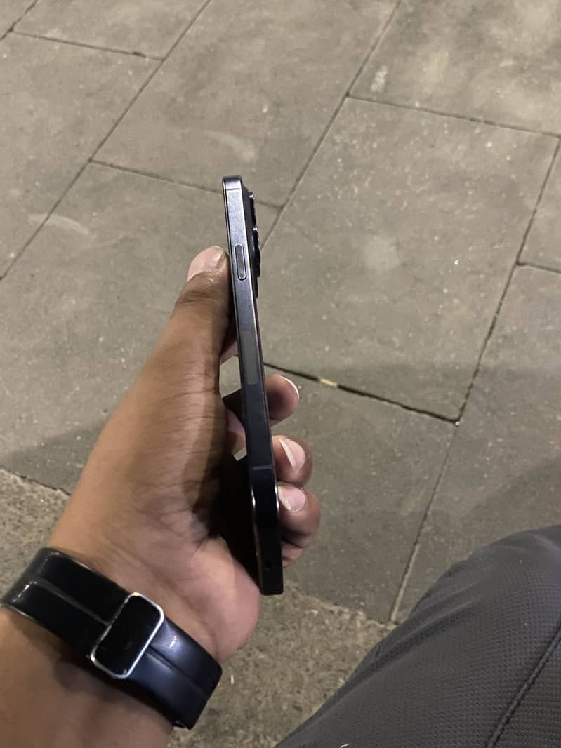Apple iPhone 15 Pro Max 2