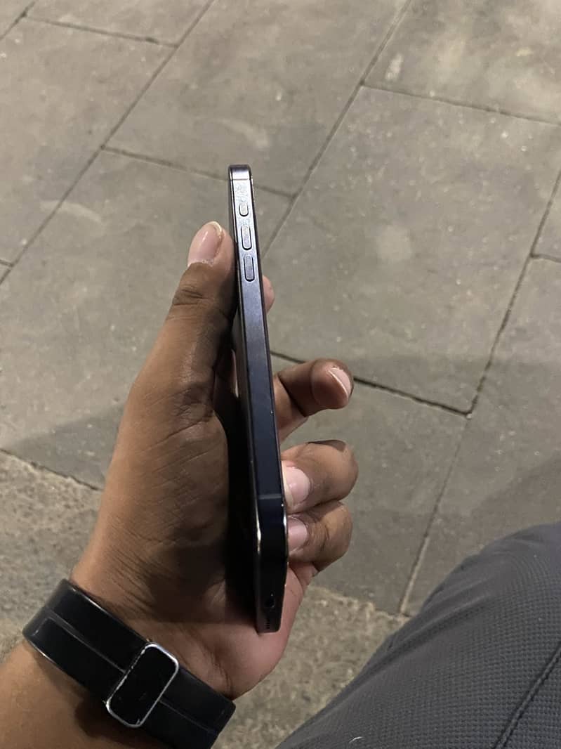 Apple iPhone 15 Pro Max 3