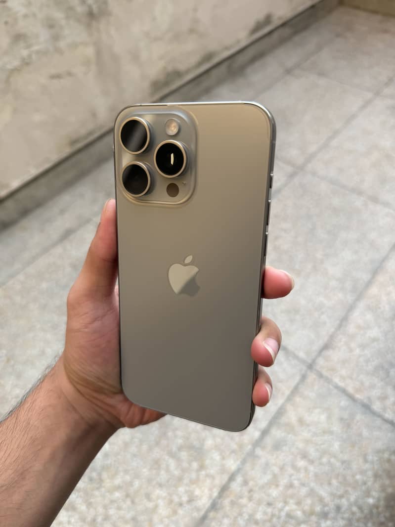 Apple iPhone 15 Pro Max 0