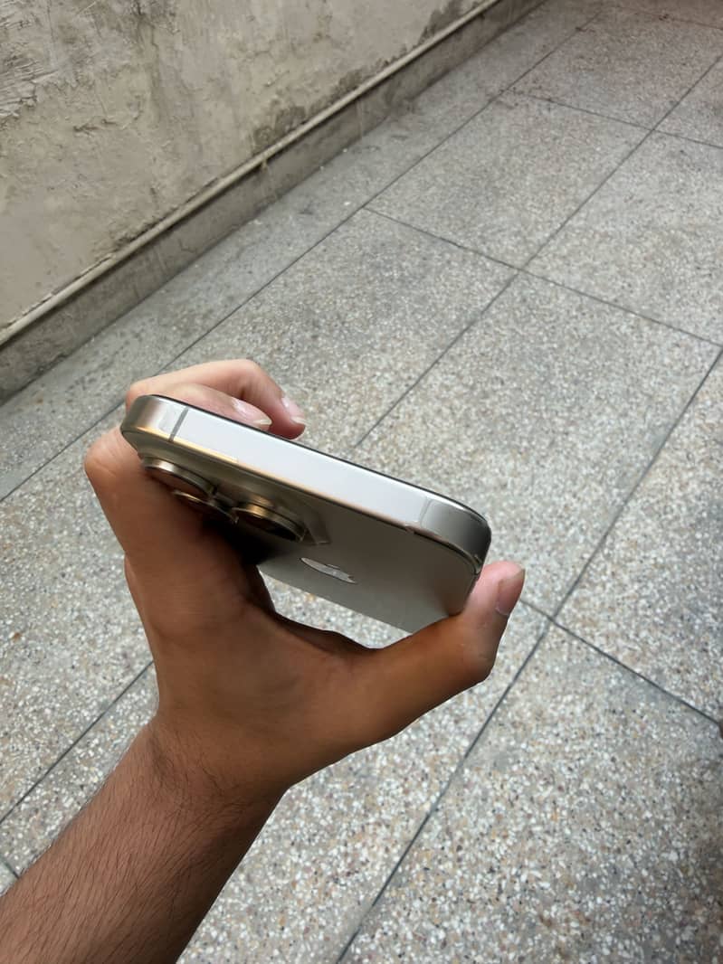 Apple iPhone 15 Pro Max 1