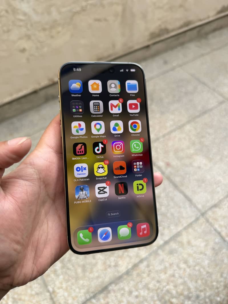 Apple iPhone 15 Pro Max 2