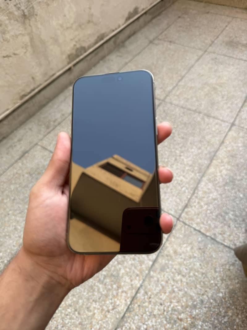 Apple iPhone 15 Pro Max 3