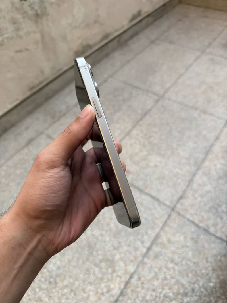 Apple iPhone 15 Pro Max 10