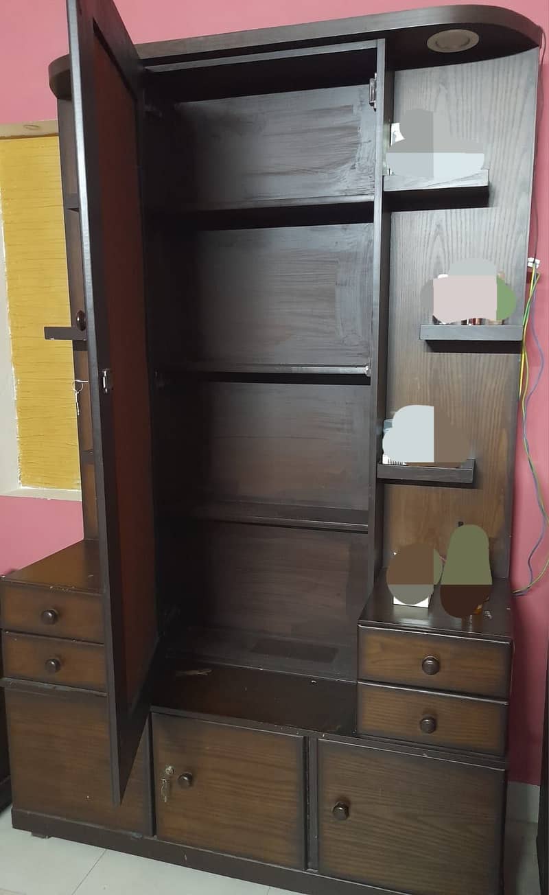 Spacious Dressing Table 1