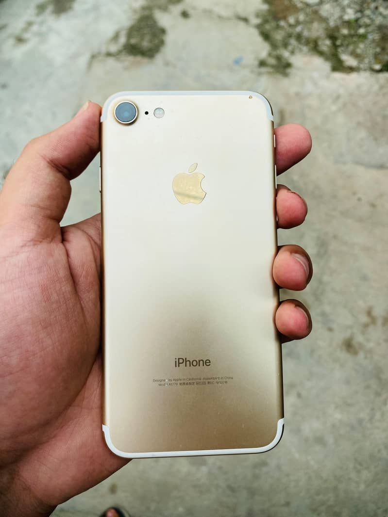 Apple iPhone 7 0