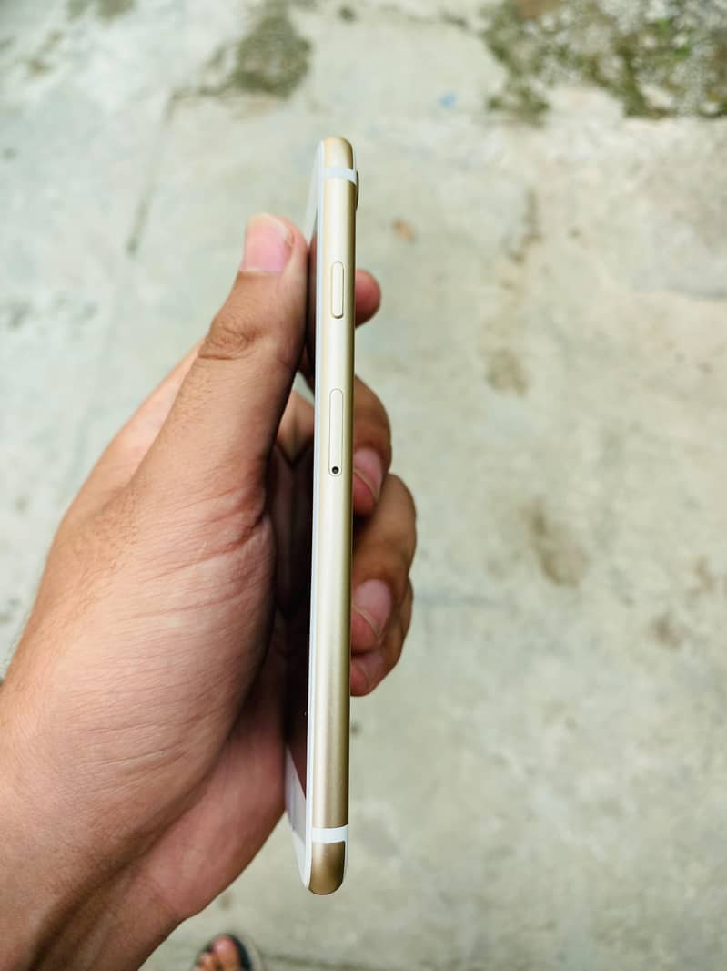 Apple iPhone 7 2