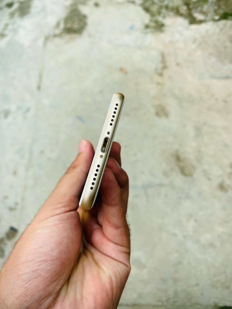 Apple iPhone 7 3