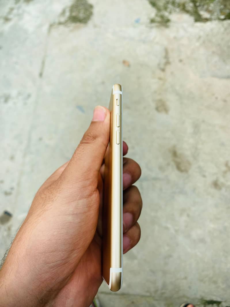 Apple iPhone 7 4