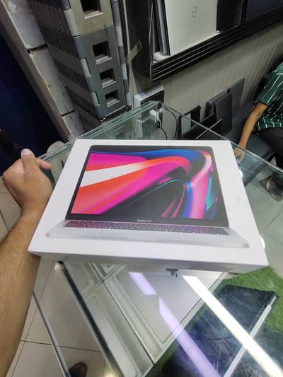 MACBOOK PRO 2022 M2 CHIP 8GB RAM /512GB SSD just open box
