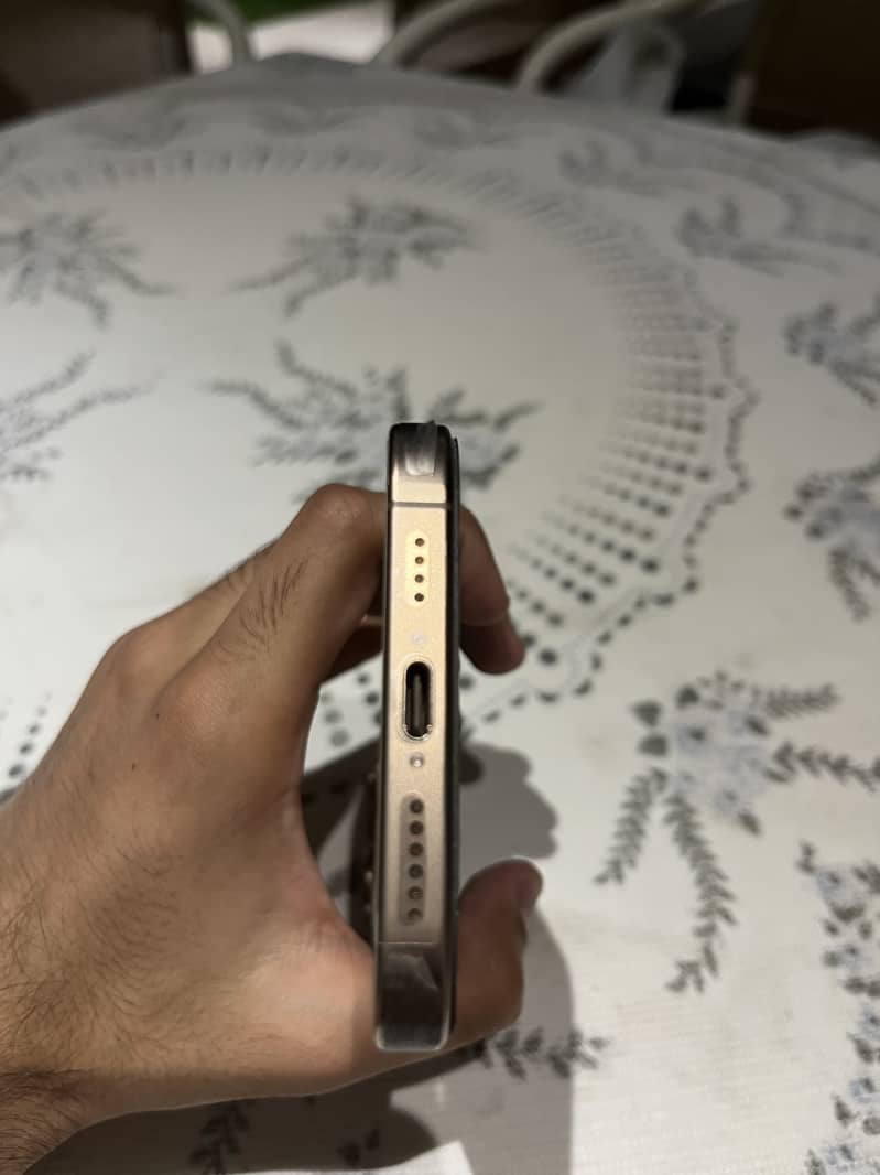 Apple iPhone 16 Pro Max 2
