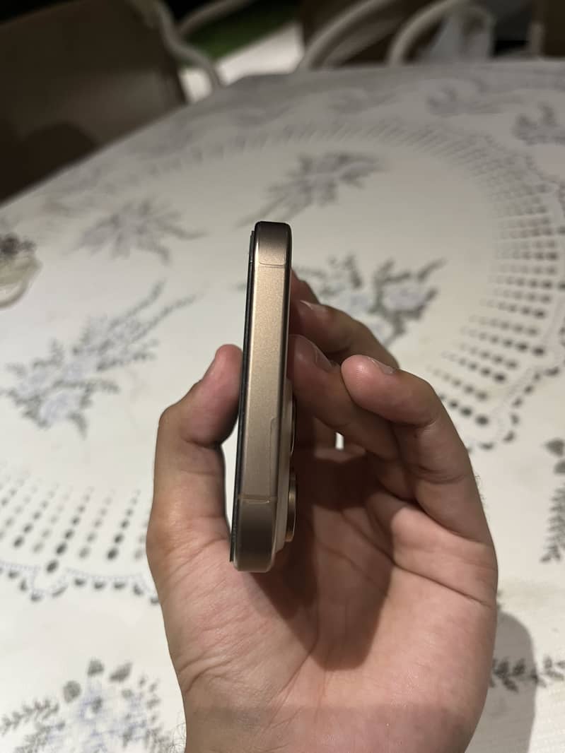 Apple iPhone 16 Pro Max 7