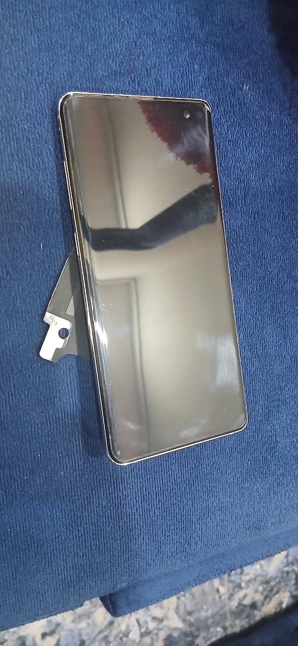S10 plus panel with camera 3