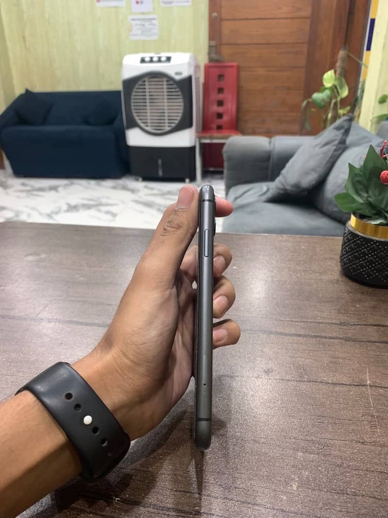 Apple iPhone 11 3