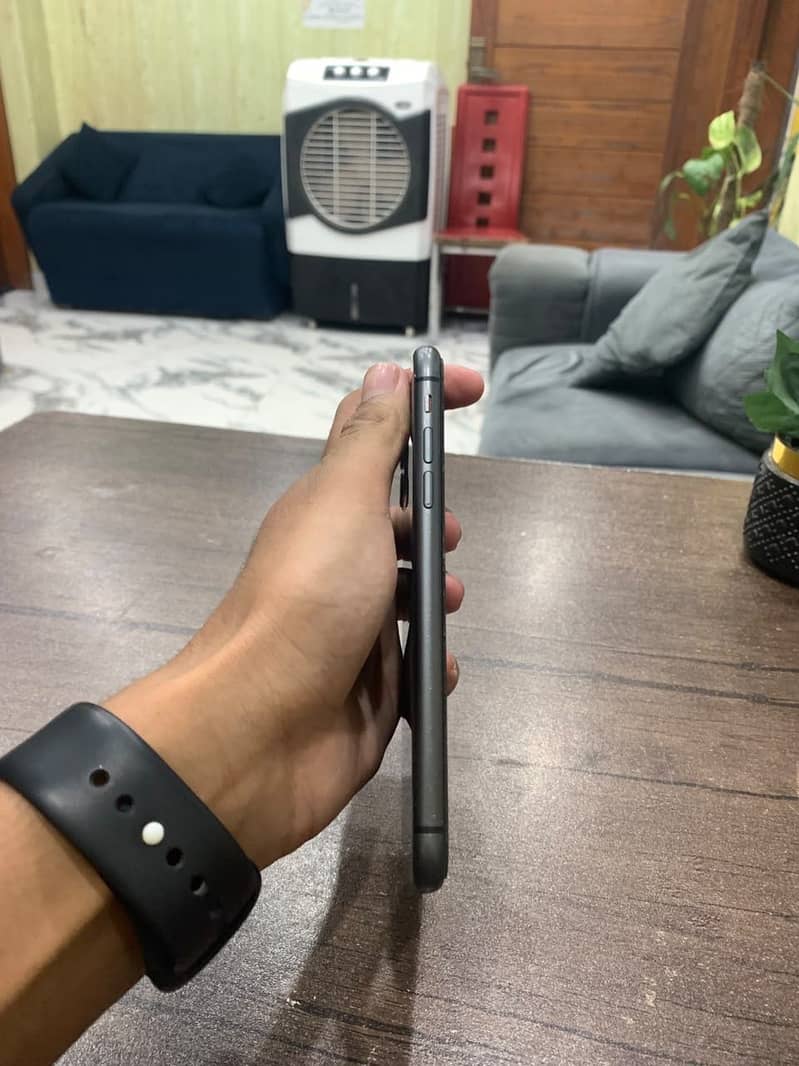 Apple iPhone 11 5