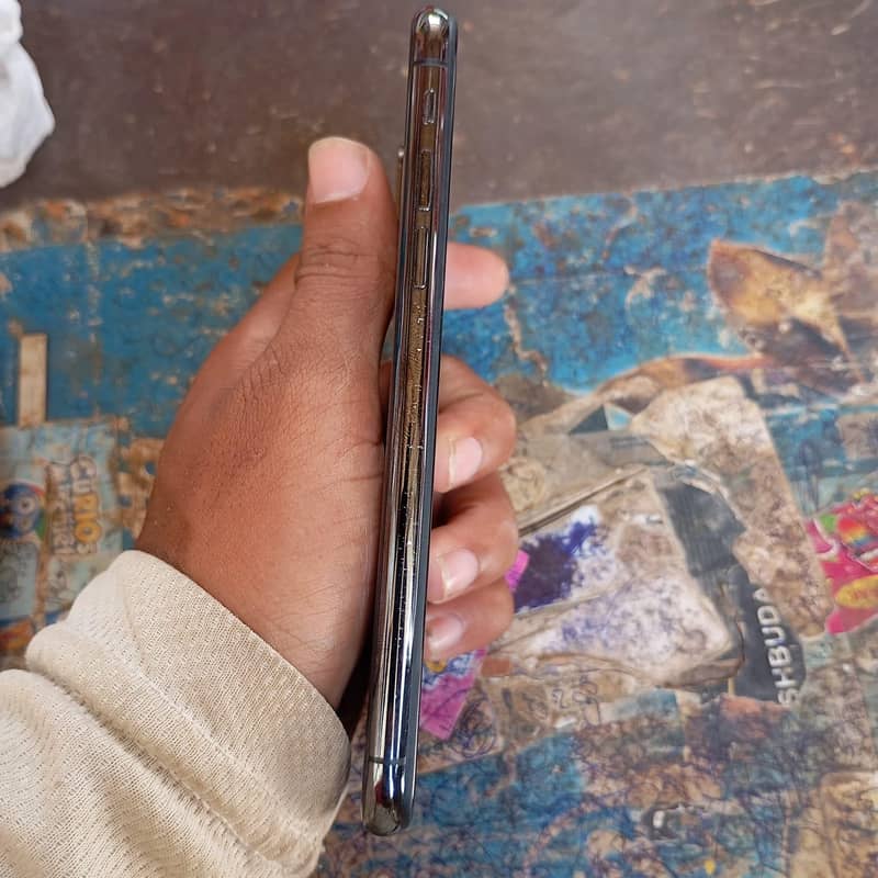 Apple iPhone X 3