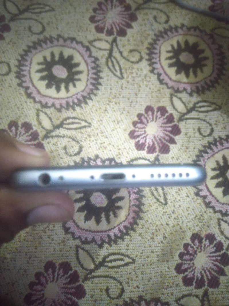 Apple iPhone 6S 1