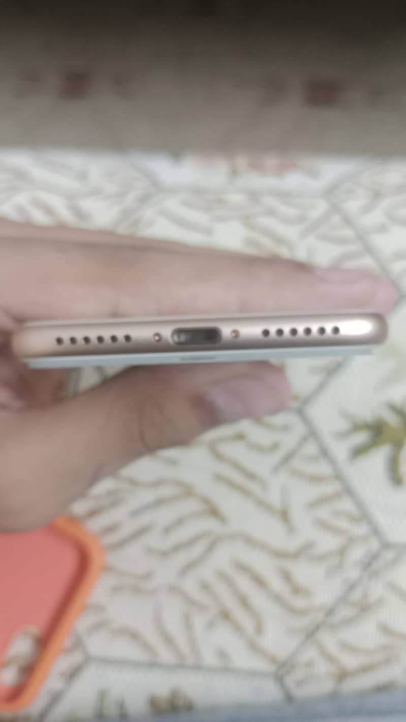 Apple iPhone 8 4