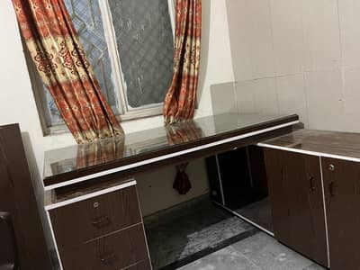 BRAND NEW CONDITION OFFICE TABLE