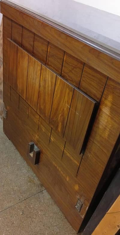 Single bed without metress only 1 month used