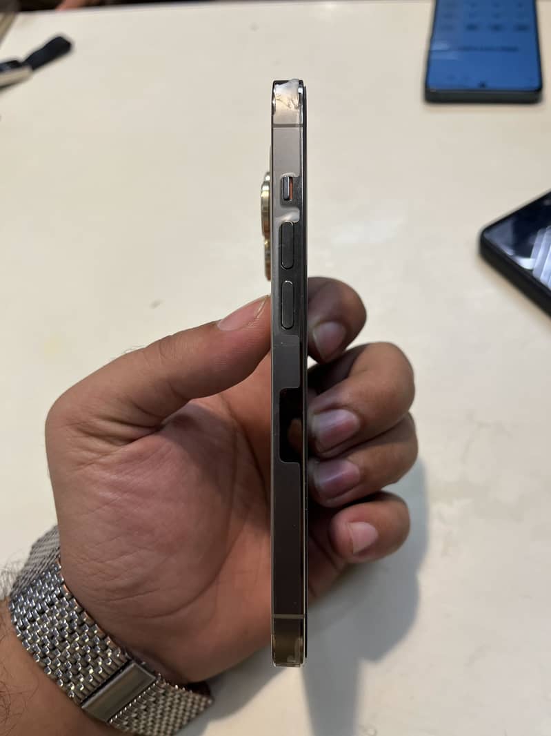 Apple iPhone 14 Pro 2