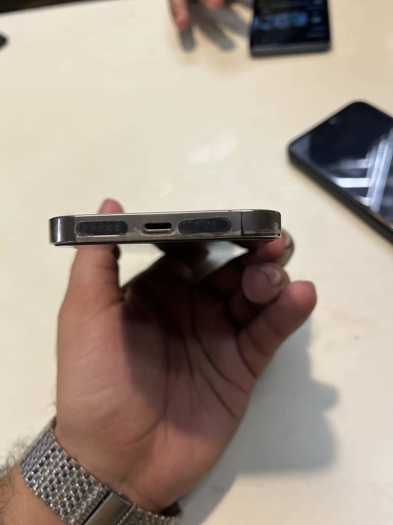 Apple iPhone 14 Pro 4