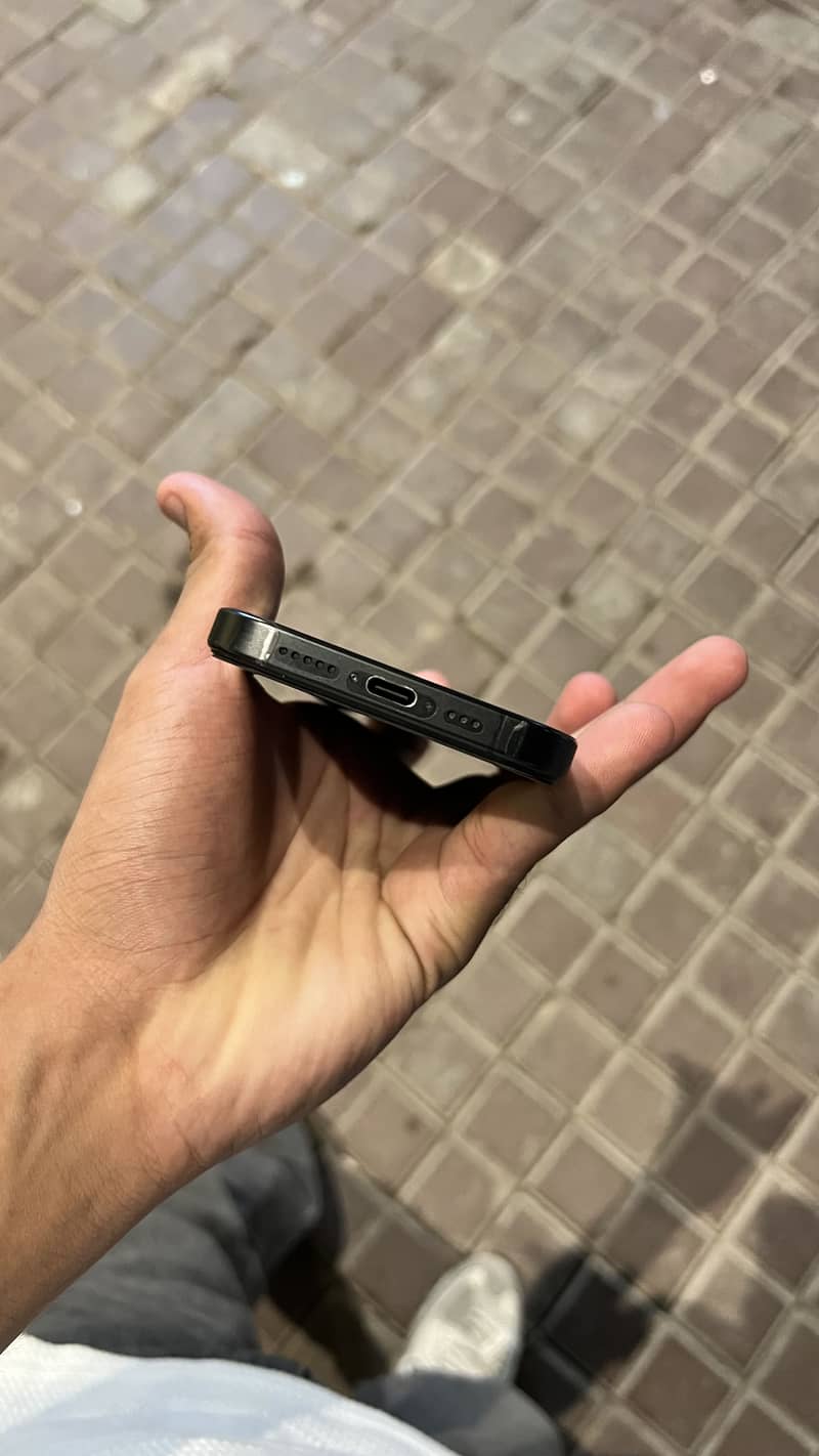 Apple iPhone 15 Pro 3