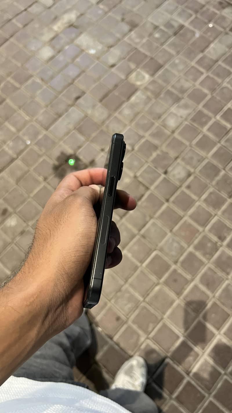 Apple iPhone 15 Pro 4