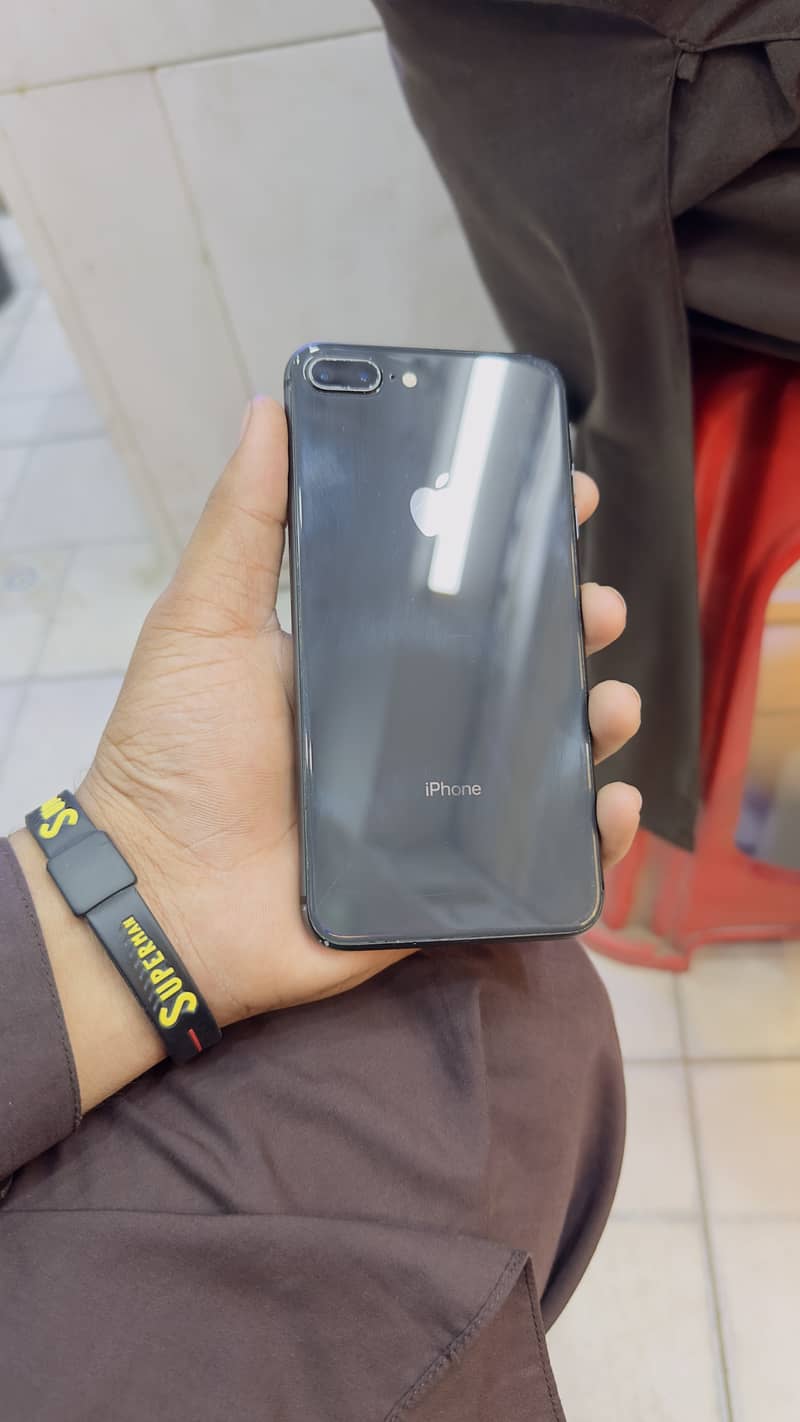 Apple iPhone 8 Plus 0