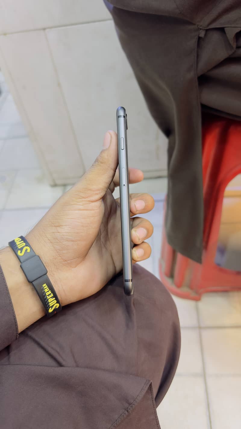 Apple iPhone 8 Plus 3