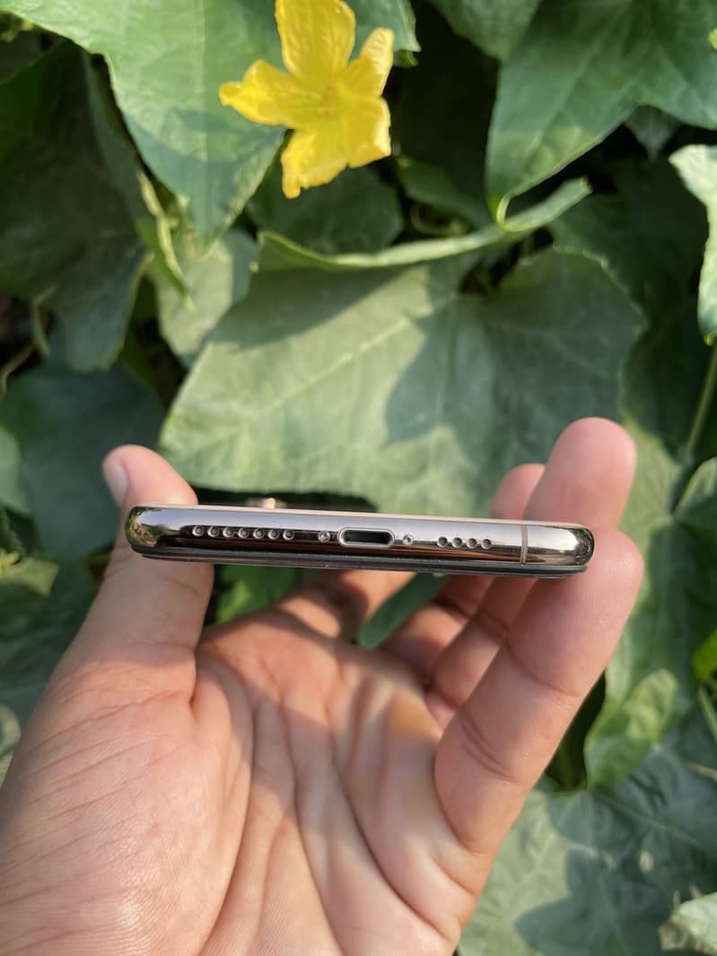 Apple iPhone XS Max 0