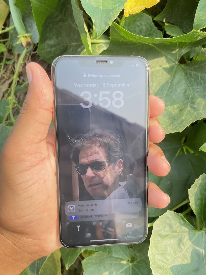Apple iPhone XS Max 5