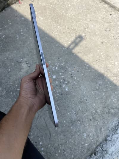 Apple ipad pro 11 inch 4th generation 256GB- M2 chip - 10/9 condition