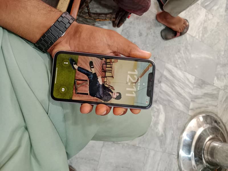Apple iPhone 11 0